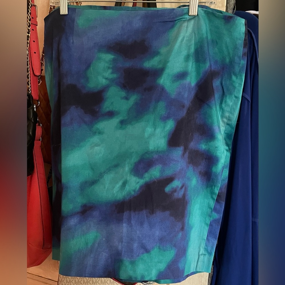 Straight skirt knee length